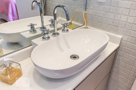 Apartamento à venda com 70m², 2 quartos e 2 vagasDetalhe do Banheiro da Suíte