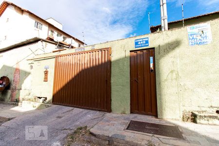 Casa de condomínio para alugar com 50m², 2 quartos e sem vaga Casa de condomínio para alugar com 50m², 2 quartos e sem vagaFachada
