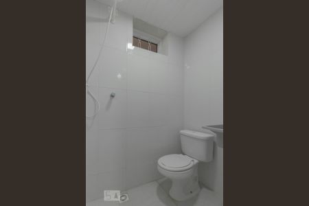 Banheiro de kitnet/studio para alugar com 1 quarto, 15m² em Cambuci, São Paulo