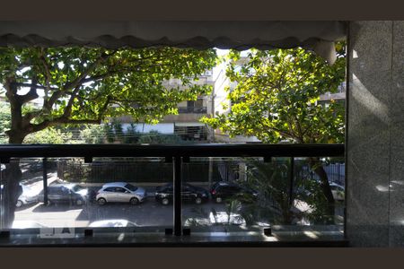 Apartamento à venda com 250m², 3 quartos e 3 vagas Apartamento à venda com 250m², 3 quartos e 3 vagasVaranda da Suíte 2
