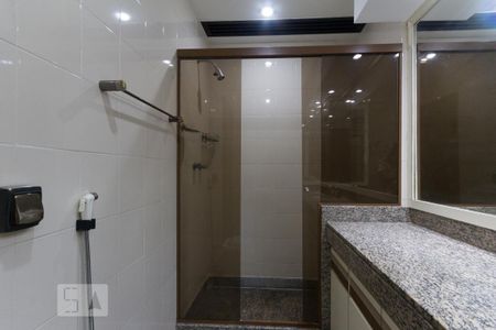 Apartamento à venda com 250m², 3 quartos e 3 vagas Apartamento à venda com 250m², 3 quartos e 3 vagasBanheiro da Suíte 2