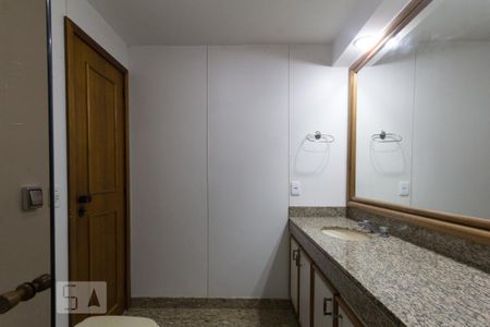Apartamento à venda com 250m², 3 quartos e 3 vagas Apartamento à venda com 250m², 3 quartos e 3 vagasBanheiro