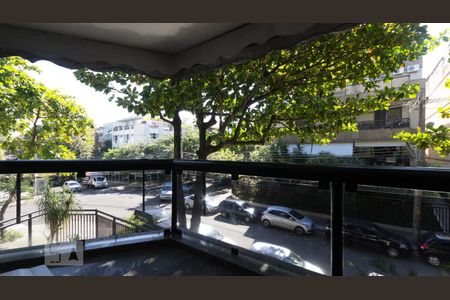 Apartamento à venda com 250m², 3 quartos e 3 vagas Apartamento à venda com 250m², 3 quartos e 3 vagasVaranda da Suíte 2
