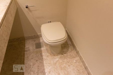 Apartamento à venda com 250m², 3 quartos e 3 vagas Apartamento à venda com 250m², 3 quartos e 3 vagasBanheiro Social