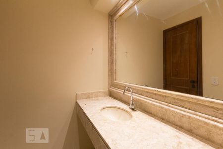 Apartamento à venda com 250m², 3 quartos e 3 vagas Apartamento à venda com 250m², 3 quartos e 3 vagasBanheiro Social