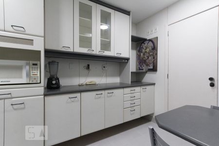 Apartamento à venda com 250m², 3 quartos e 3 vagas Apartamento à venda com 250m², 3 quartos e 3 vagasCozinha