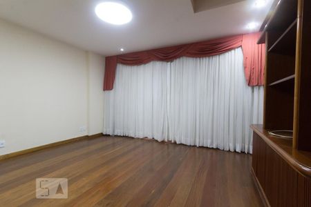 Apartamento à venda com 250m², 3 quartos e 3 vagas Apartamento à venda com 250m², 3 quartos e 3 vagasSuíte
