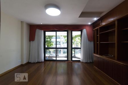 Apartamento à venda com 250m², 3 quartos e 3 vagas Apartamento à venda com 250m², 3 quartos e 3 vagasSuíte