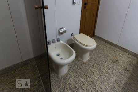 Banheiro de apartamento à venda com 3 quartos, 250m² em Barra da Tijuca, Rio de Janeiro