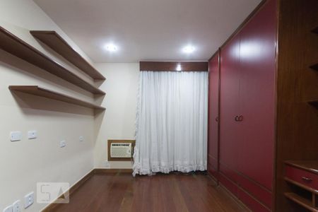 Apartamento à venda com 250m², 3 quartos e 3 vagas Apartamento à venda com 250m², 3 quartos e 3 vagasSuíte 2