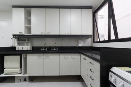 Apartamento à venda com 250m², 3 quartos e 3 vagas Apartamento à venda com 250m², 3 quartos e 3 vagasCozinha