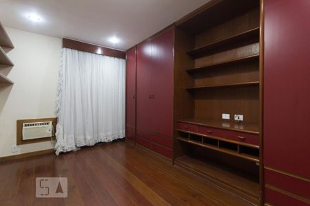 Apartamento à venda com 250m², 3 quartos e 3 vagas Apartamento à venda com 250m², 3 quartos e 3 vagasSuíte 2