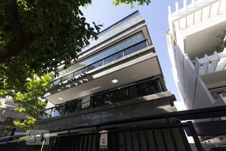 Apartamento à venda com 250m², 3 quartos e 3 vagas Apartamento à venda com 250m², 3 quartos e 3 vagasFachada