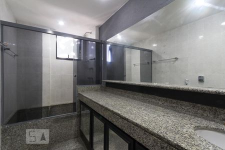 Apartamento à venda com 250m², 3 quartos e 3 vagas Apartamento à venda com 250m², 3 quartos e 3 vagasBanheiro da Suíte