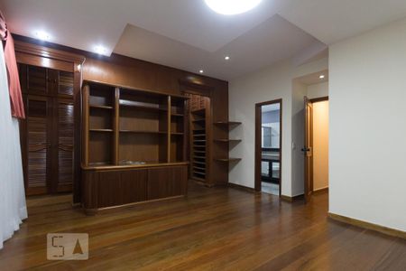 Apartamento à venda com 250m², 3 quartos e 3 vagas Apartamento à venda com 250m², 3 quartos e 3 vagasSuíte