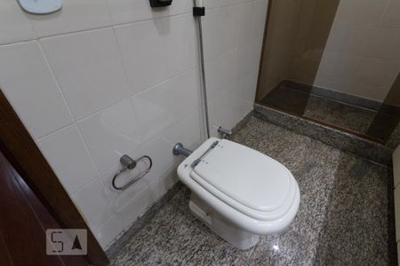 Apartamento à venda com 250m², 3 quartos e 3 vagas Apartamento à venda com 250m², 3 quartos e 3 vagasBanheiro da Suíte 2