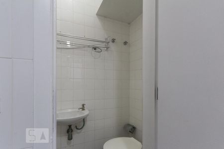 Apartamento à venda com 250m², 3 quartos e 3 vagas Apartamento à venda com 250m², 3 quartos e 3 vagasBanheiro de Serviço