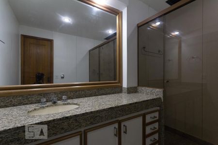 Apartamento à venda com 250m², 3 quartos e 3 vagas Apartamento à venda com 250m², 3 quartos e 3 vagasBanheiro