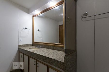 Apartamento à venda com 250m², 3 quartos e 3 vagas Apartamento à venda com 250m², 3 quartos e 3 vagasBanheiro