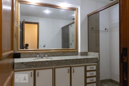 Apartamento à venda com 250m², 3 quartos e 3 vagas Apartamento à venda com 250m², 3 quartos e 3 vagasBanheiro