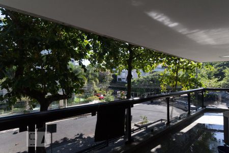 Apartamento à venda com 250m², 3 quartos e 3 vagas Apartamento à venda com 250m², 3 quartos e 3 vagasVaranda da Sala