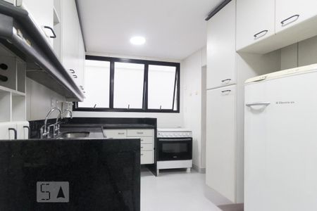 Cozinha de apartamento à venda com 3 quartos, 250m² em Barra da Tijuca, Rio de Janeiro