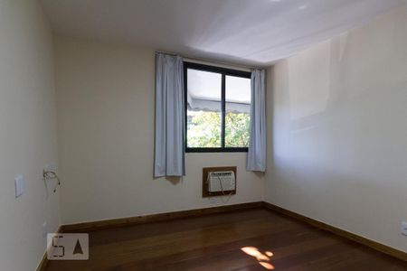 Apartamento à venda com 250m², 3 quartos e 3 vagas Apartamento à venda com 250m², 3 quartos e 3 vagasQuarto