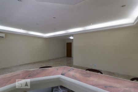 Apartamento à venda com 250m², 3 quartos e 3 vagas Apartamento à venda com 250m², 3 quartos e 3 vagasSala