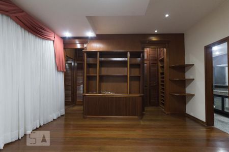 Apartamento à venda com 250m², 3 quartos e 3 vagas Apartamento à venda com 250m², 3 quartos e 3 vagasSuíte