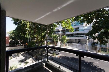 Apartamento à venda com 250m², 3 quartos e 3 vagas Apartamento à venda com 250m², 3 quartos e 3 vagasVaranda da Sala