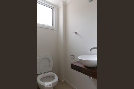 Lavabo de apartamento para alugar com 3 quartos, 141m² em São João, Porto Alegre