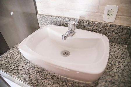 Banheiro de apartamento para alugar com 2 quartos, 86m² em República, São Paulo