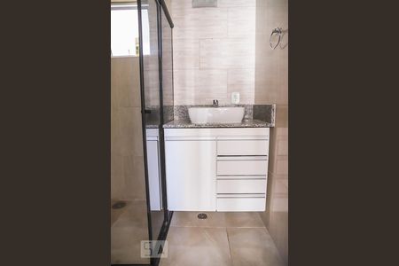 Banheiro de apartamento para alugar com 2 quartos, 86m² em República, São Paulo