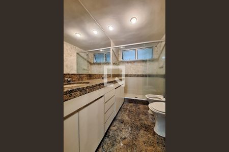 Apartamento à venda com 300m², 4 quartos e 3 vagas Apartamento à venda com 300m², 4 quartos e 3 vagasBanheiro da Suíte 3