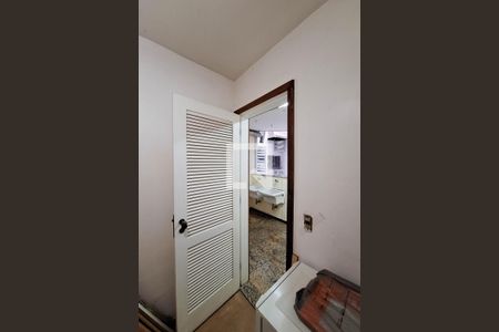 Apartamento à venda com 300m², 4 quartos e 3 vagas Apartamento à venda com 300m², 4 quartos e 3 vagasQuarto de Serviço