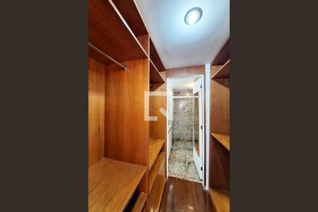 Apartamento à venda com 300m², 4 quartos e 3 vagas Apartamento à venda com 300m², 4 quartos e 3 vagasCloset da suíte 1
