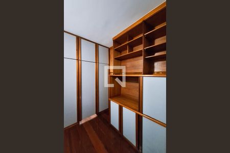 Apartamento à venda com 300m², 4 quartos e 3 vagas Apartamento à venda com 300m², 4 quartos e 3 vagasSuíte 2