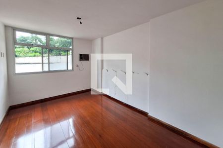 Apartamento à venda com 300m², 4 quartos e 3 vagas Apartamento à venda com 300m², 4 quartos e 3 vagasQuarto 1