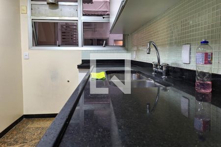 Apartamento à venda com 300m², 4 quartos e 3 vagas Apartamento à venda com 300m², 4 quartos e 3 vagasCozinha