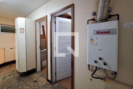 Apartamento à venda com 300m², 4 quartos e 3 vagas Apartamento à venda com 300m², 4 quartos e 3 vagasÁrea de Serviço