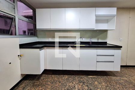 Apartamento à venda com 300m², 4 quartos e 3 vagas Apartamento à venda com 300m², 4 quartos e 3 vagasCozinha