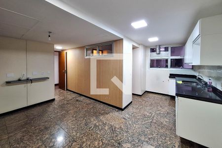 Apartamento à venda com 300m², 4 quartos e 3 vagas Apartamento à venda com 300m², 4 quartos e 3 vagasCozinha