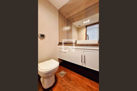 Apartamento à venda com 300m², 4 quartos e 3 vagas Apartamento à venda com 300m², 4 quartos e 3 vagasLavabo