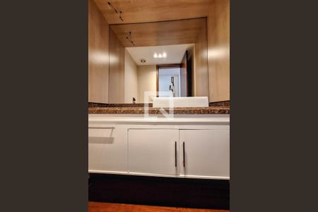 Apartamento à venda com 300m², 4 quartos e 3 vagas Apartamento à venda com 300m², 4 quartos e 3 vagasLavabo