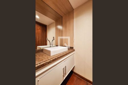 Apartamento à venda com 300m², 4 quartos e 3 vagas Apartamento à venda com 300m², 4 quartos e 3 vagasLavabo