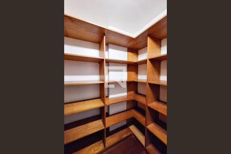 Apartamento à venda com 300m², 4 quartos e 3 vagas Apartamento à venda com 300m², 4 quartos e 3 vagascloset corredor