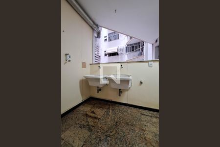 Apartamento à venda com 300m², 4 quartos e 3 vagas Apartamento à venda com 300m², 4 quartos e 3 vagasÁrea de Serviço