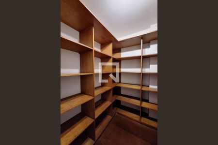 Apartamento à venda com 300m², 4 quartos e 3 vagas Apartamento à venda com 300m², 4 quartos e 3 vagascloset corredor