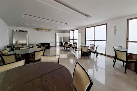 Apartamento à venda com 300m², 4 quartos e 3 vagas Apartamento à venda com 300m², 4 quartos e 3 vagasÁrea comum - Salão de festas