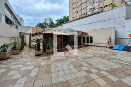Apartamento à venda com 300m², 4 quartos e 3 vagas Apartamento à venda com 300m², 4 quartos e 3 vagasÁrea comum - Churrasqueira
